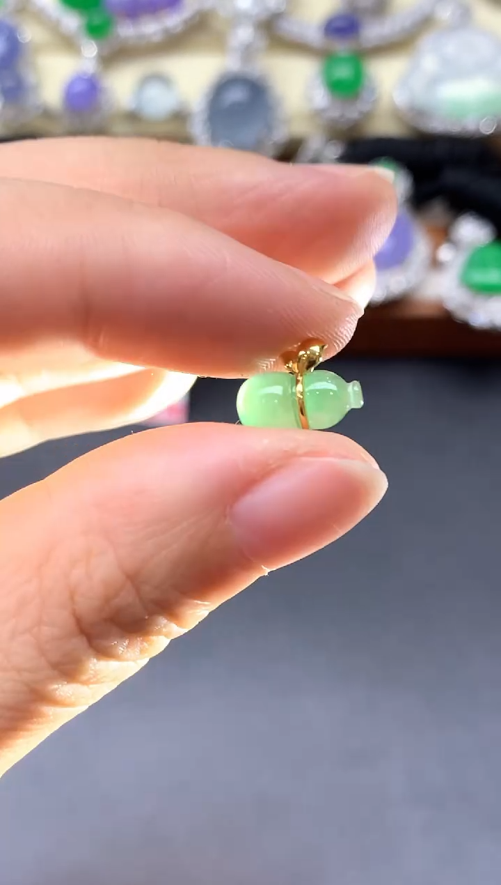 颈饰18K金镶嵌翡翠153-中国好珍宝