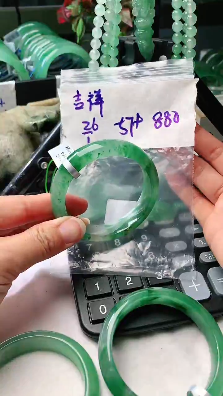 【闪购商品】石英质玉手镯未镶嵌1