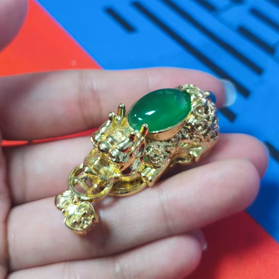 天然满绿豪镶吊坠