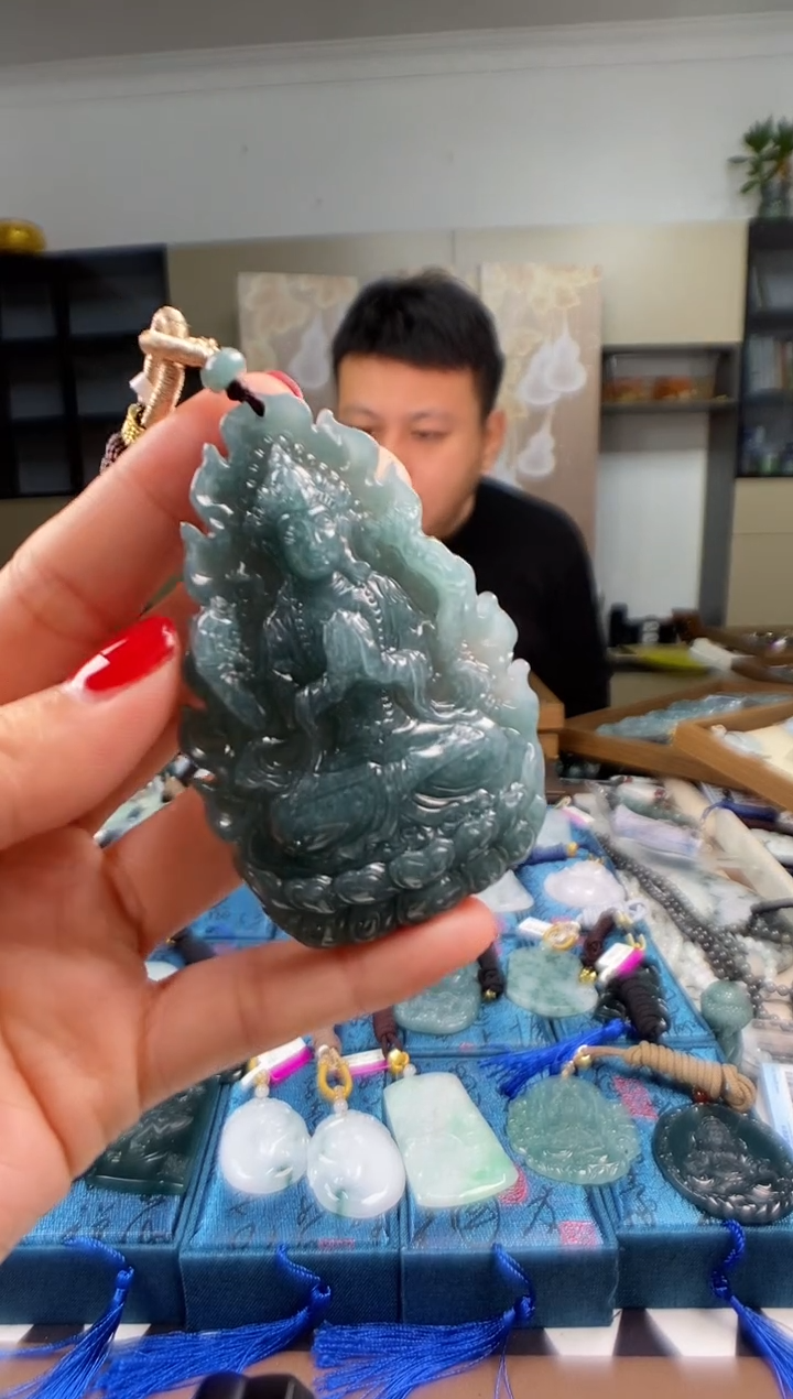 颈饰未镶嵌翡翠 多样性发其一