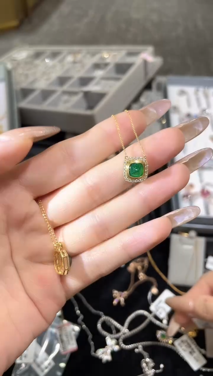 18K金镶嵌项链祖母绿DZ多样性发一