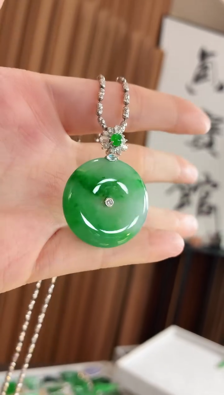 吊坠(不含链)18K金镶嵌翡翠吊坠