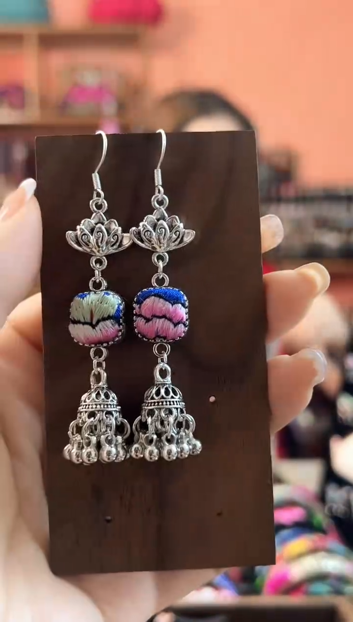 织绣民族风老绣饰品546