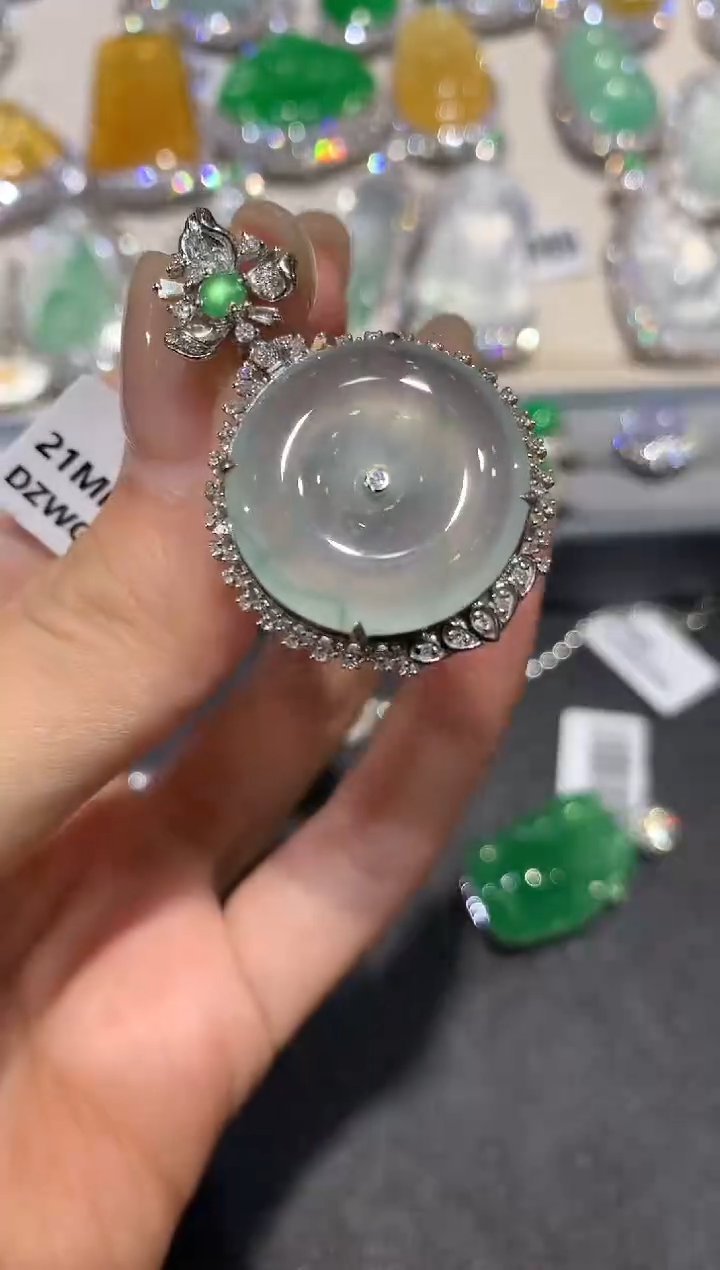 【闪购商品】翡翠吊坠(不含链)18K金镶嵌q479      