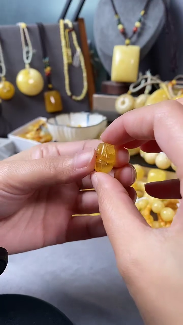 裸石琥珀未镶嵌小貔貅