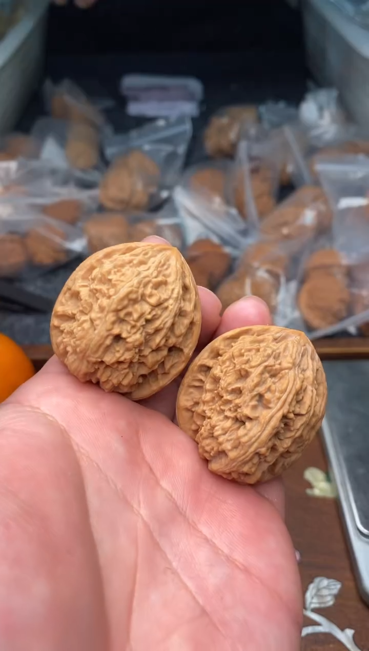 【闪购商品】文玩核桃把件G48号36尺牡丹