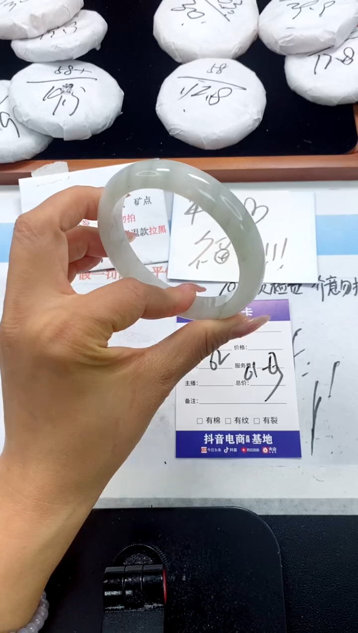 未镶嵌手镯石英质玉132-62