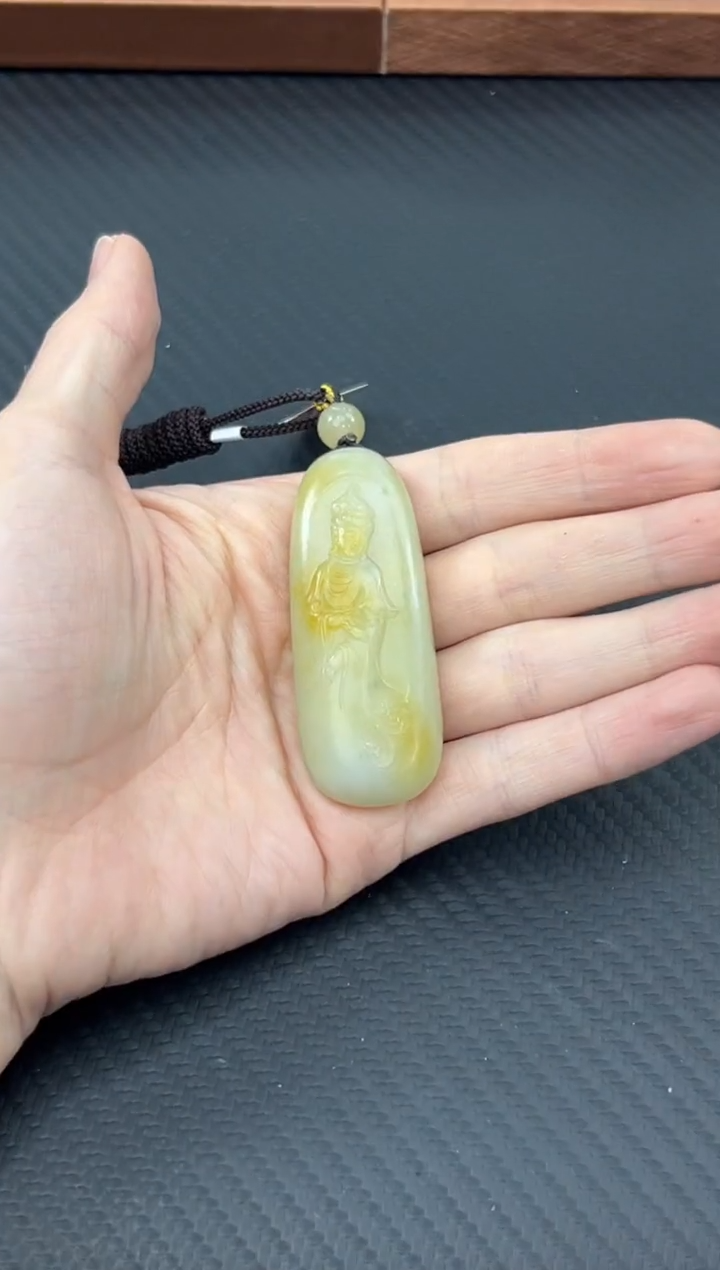 【闪购商品】和田玉吊坠(赠链)未镶嵌黑山微色差吊坠