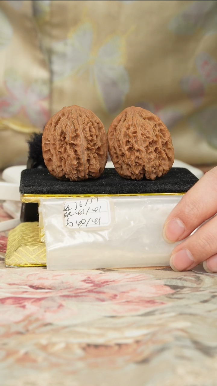 【闪购商品】文玩核桃把件龙纹将军榜