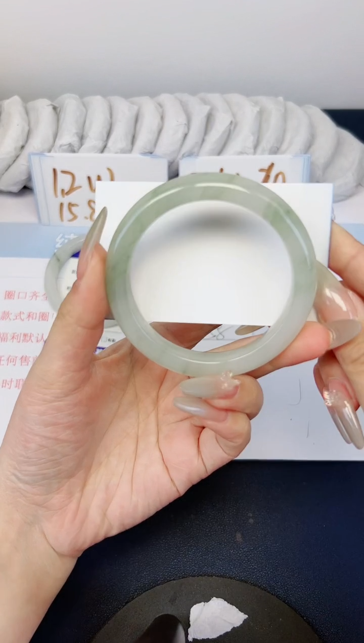 【闪购商品】石英质玉手镯合金128