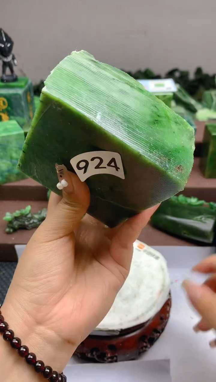 和田玉（碧玉）未镶嵌珠宝半成品924