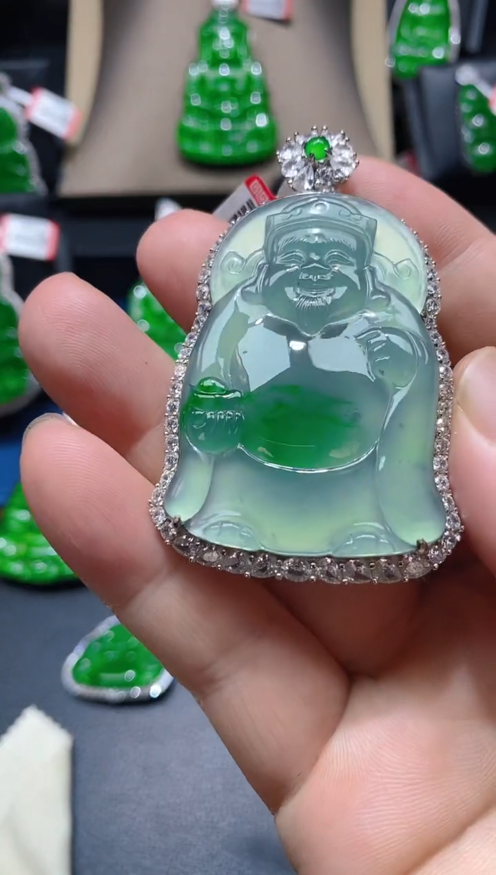 【闪购商品】翡翠颈饰未镶嵌天然A货翡翠v