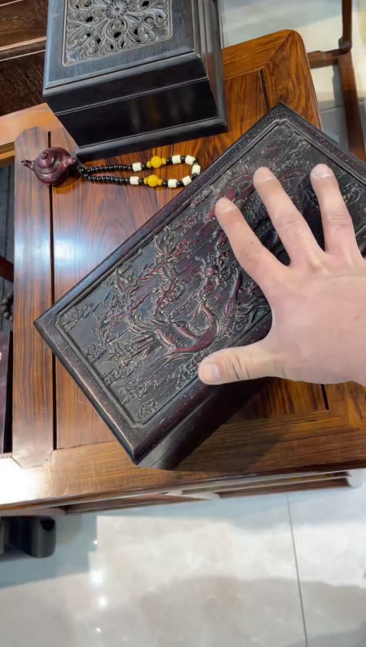 【闪购商品】木紫檀雕龙大侧翻盒