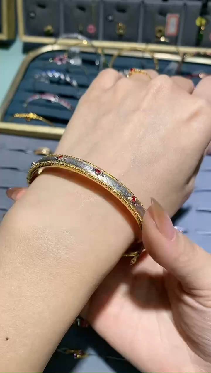 【闪购商品】红宝石手链18K金镶嵌手镯