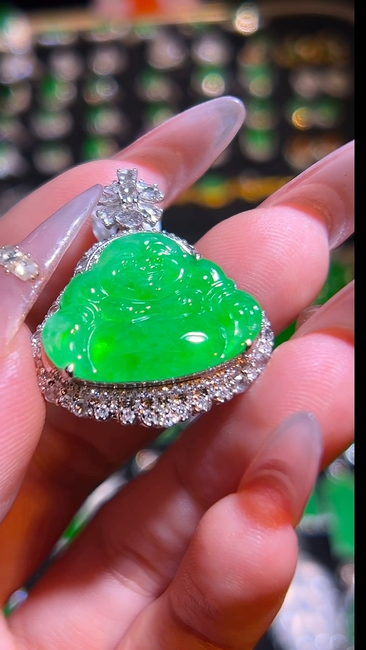 18K金镶嵌挂件翡翠吊坠