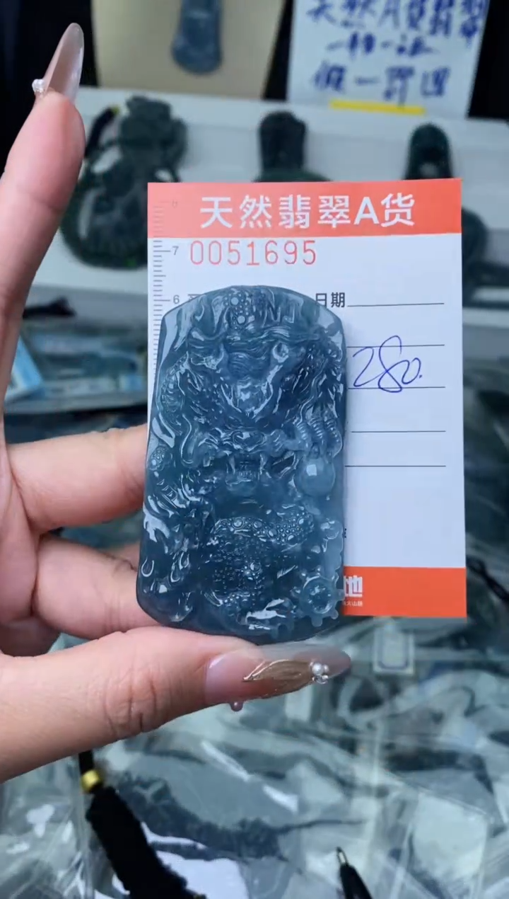 【闪购商品】翡翠颈饰未镶嵌··········