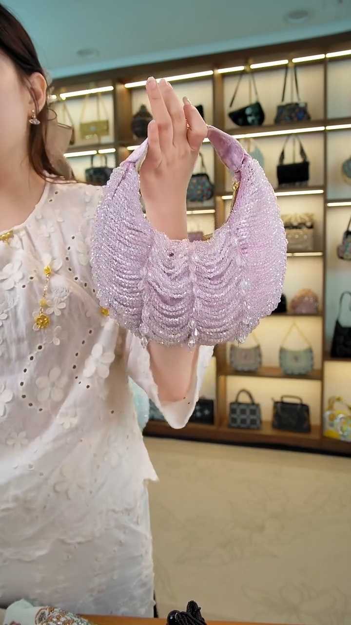 织绣请****⌓百格汇手工串珠包