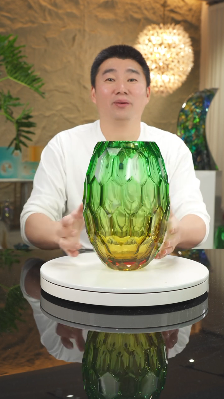 【闪购商品】摆件福利琥珀绿凹切面花瓶