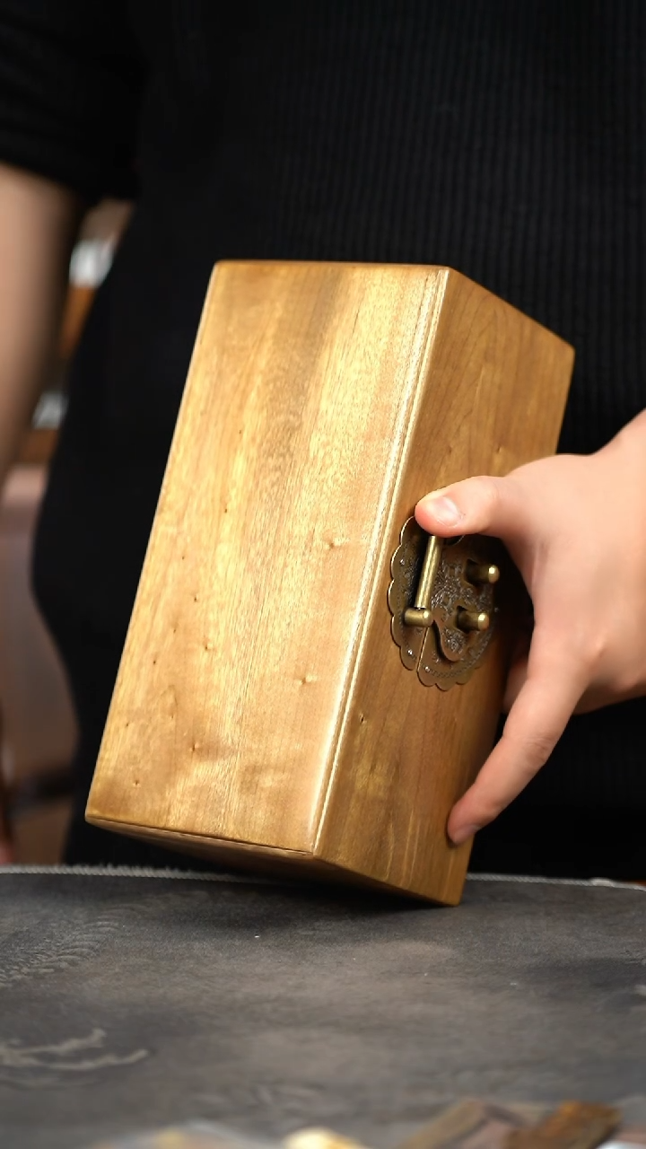 【闪购商品】金丝楠木雕拆房老料精工榫卯首饰盒