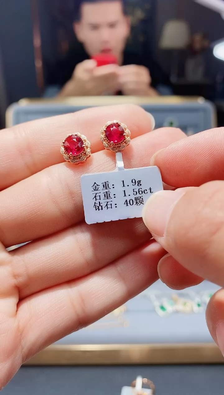 【闪购商品】碧玺耳饰18K金镶嵌1.56配钻