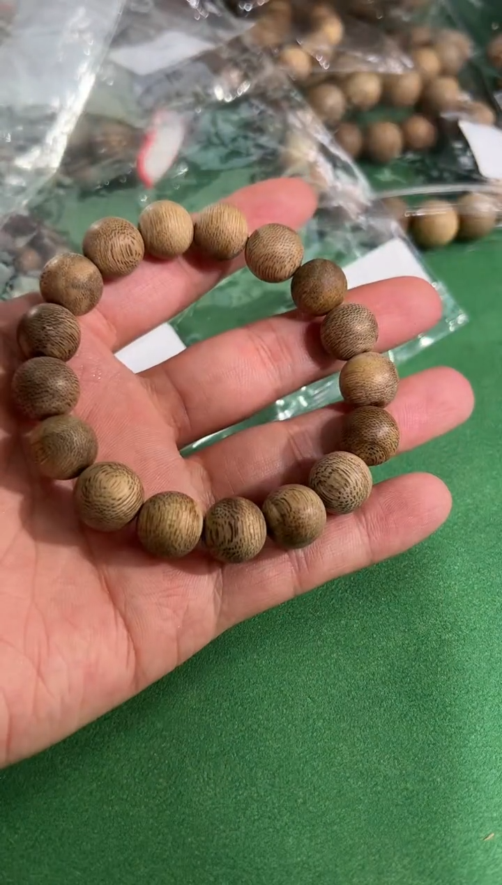 【闪购商品】沉香手串113号1.3虫漏格多样性发一