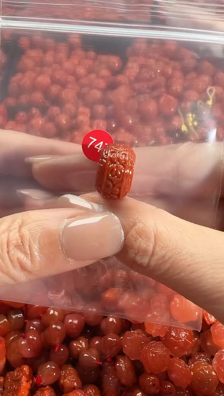 颈饰未镶嵌南红玛瑙1