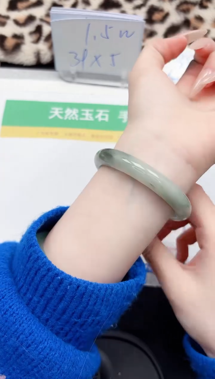 【闪购商品】石英质玉手镯未镶嵌229-58