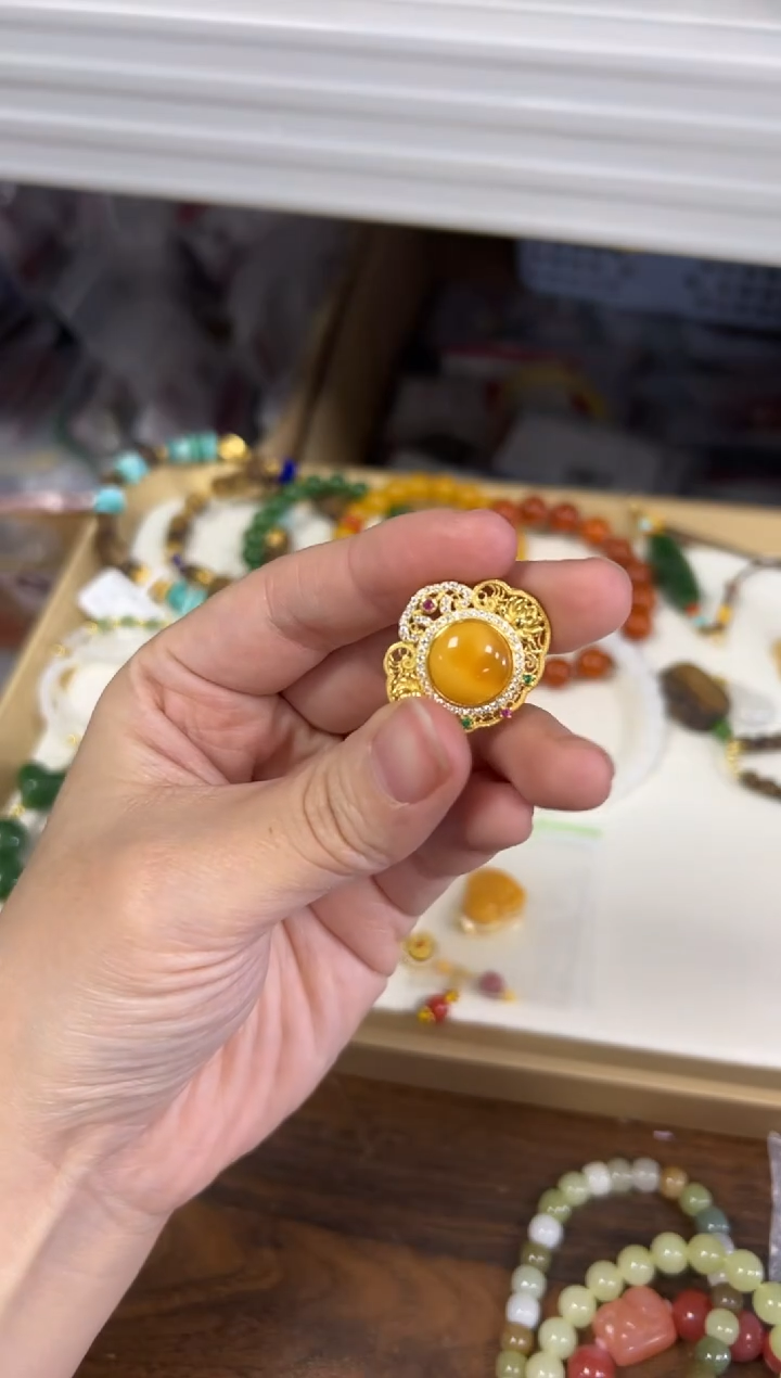 蜜蜡颈饰银S925镶嵌孤品蜜蜡如意牌银镶嵌吊坠[2653]