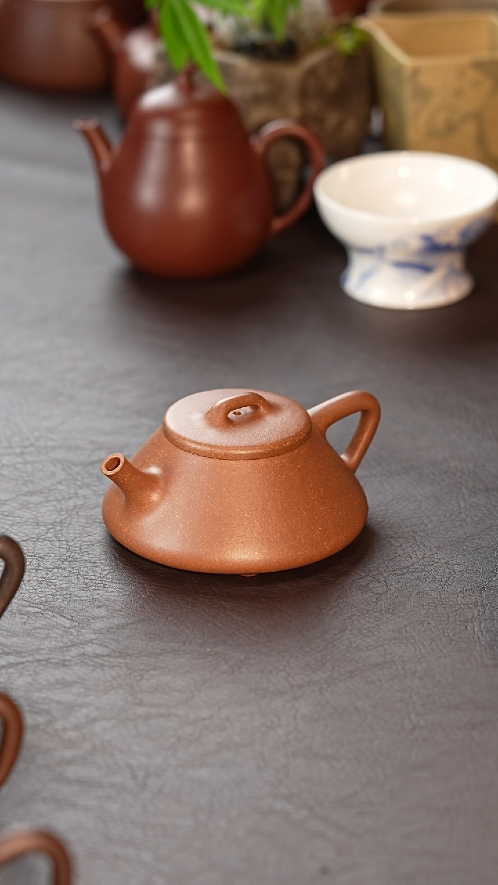 【闪购商品】紫砂壶云松堂—穆颖平《士恒石瓢》