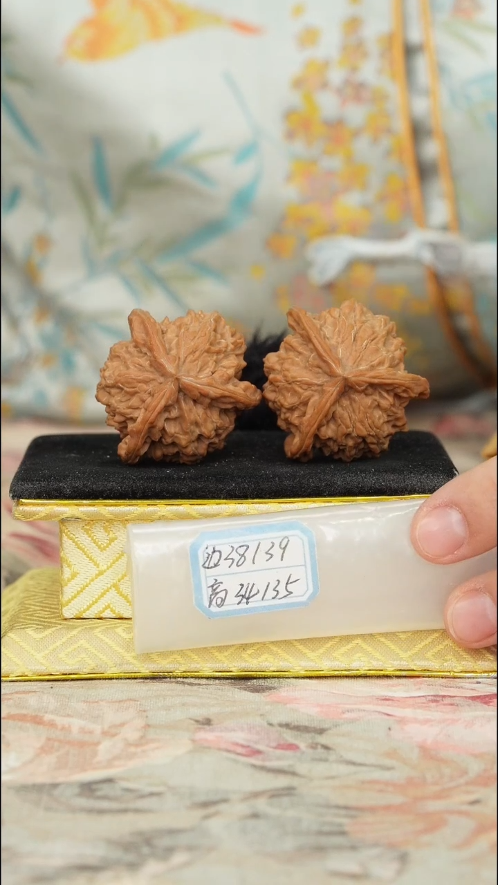 【闪购商品】文玩核桃把件盘山三棱