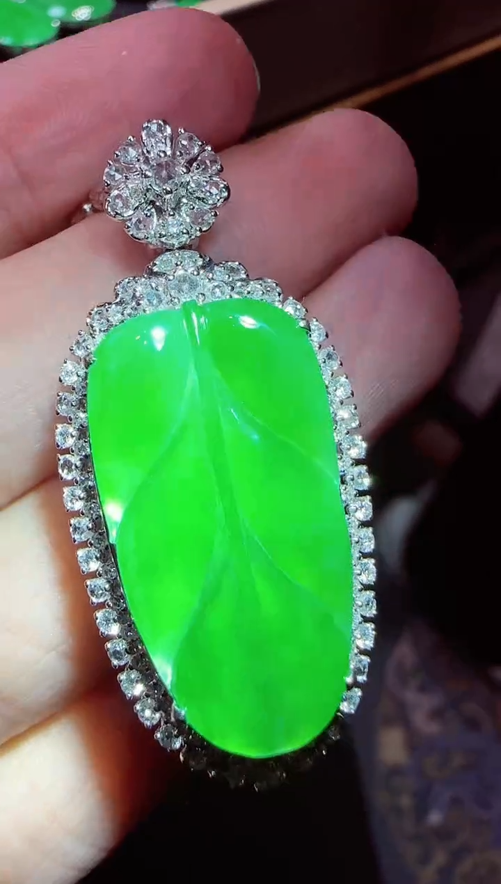 【闪购商品】翡翠颈饰18K金镶嵌树叶