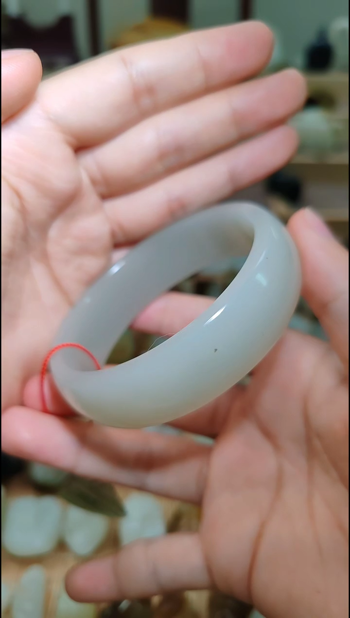 【闪购商品】和田玉手镯未镶嵌新疆和田玉且末料手镯 圈口60