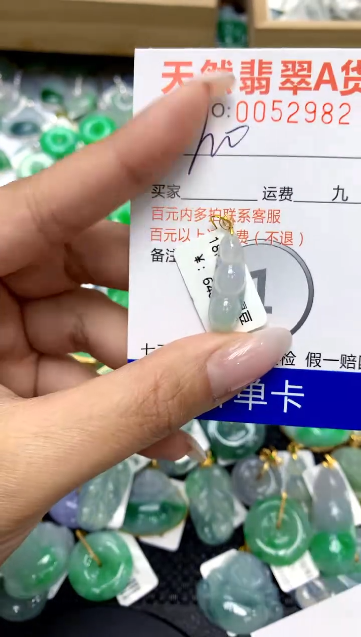 翡翠18K金镶嵌颈饰11111111111111