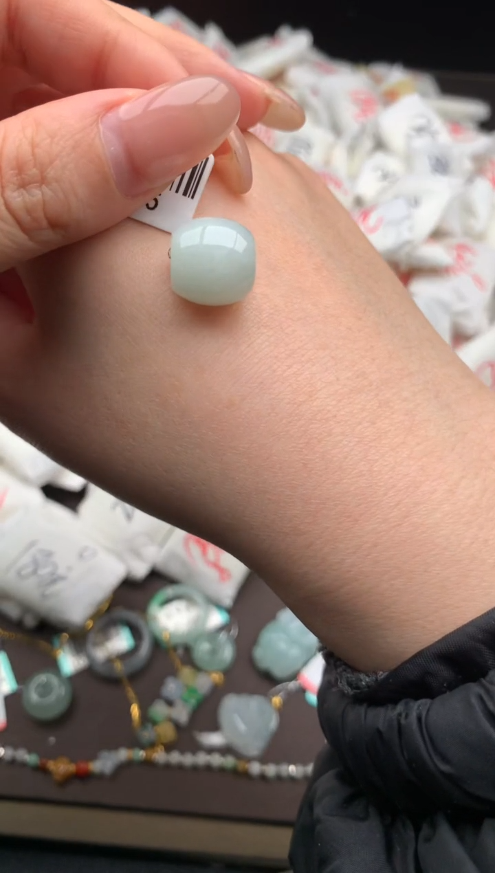 【闪购商品】翡翠挂件未镶嵌一