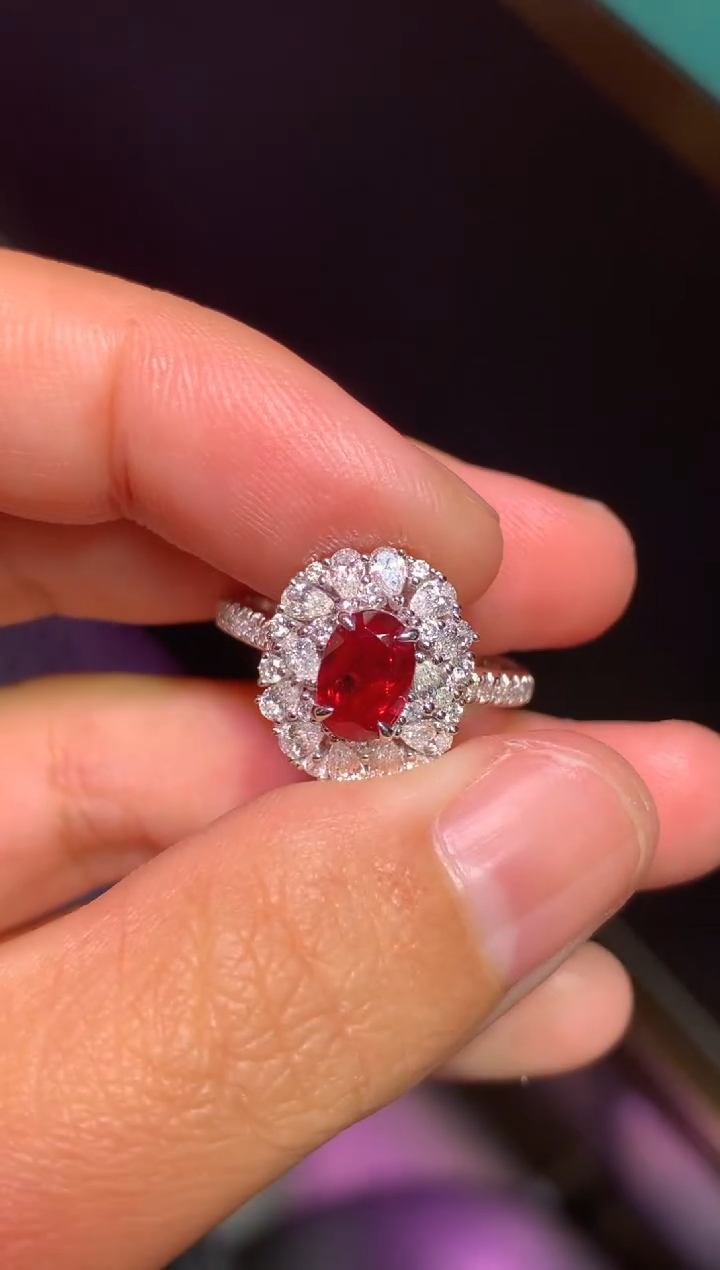 18K金镶嵌戒指红宝石1.07CT