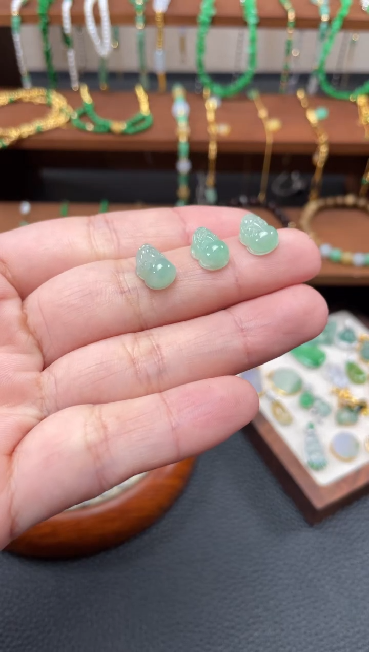 【闪购商品】翡翠吊坠(不含链)18K金镶嵌多样性  发货一个  P256