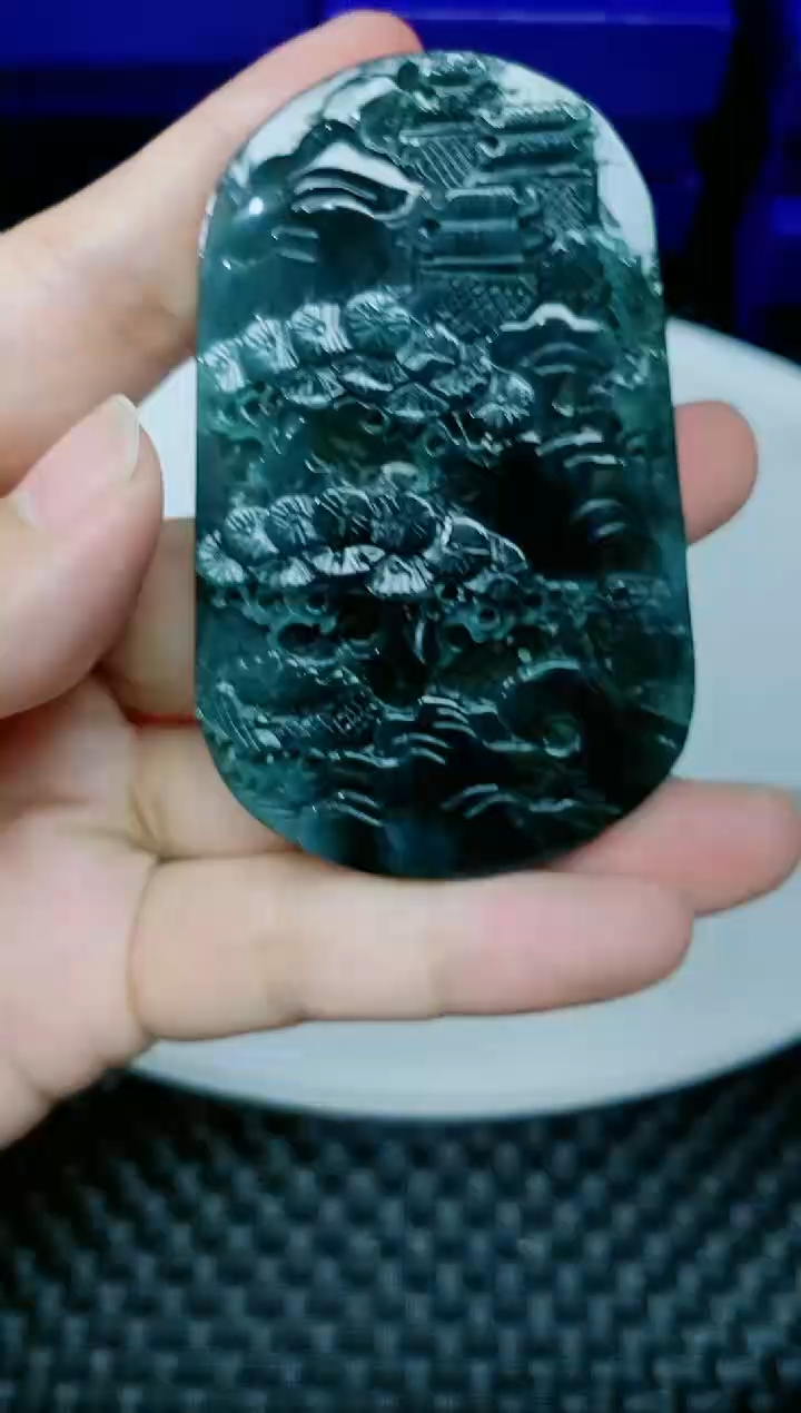 翡翠未镶嵌颈饰                    