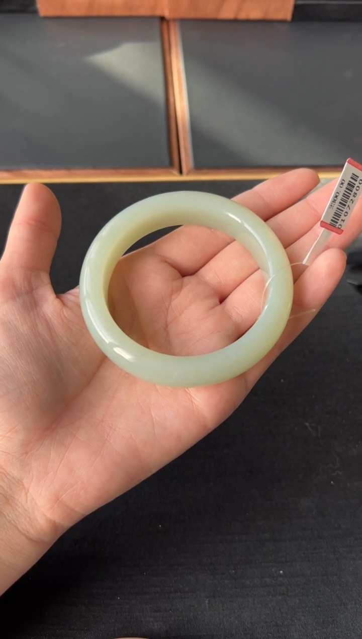 【闪购商品】和田玉手镯未镶嵌且末微色差近矿59+