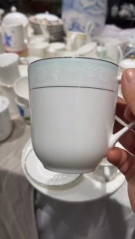 瓷蓝云锦杯子2个