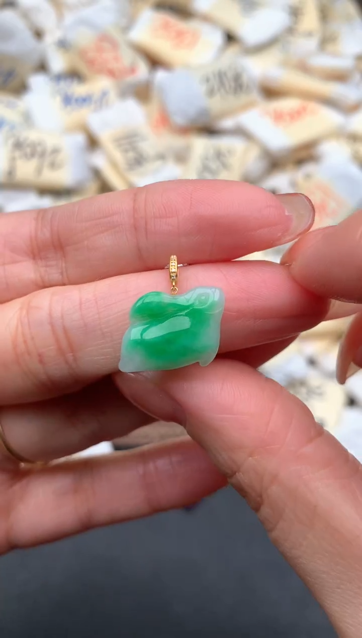 18K金镶嵌挂件翡翠—