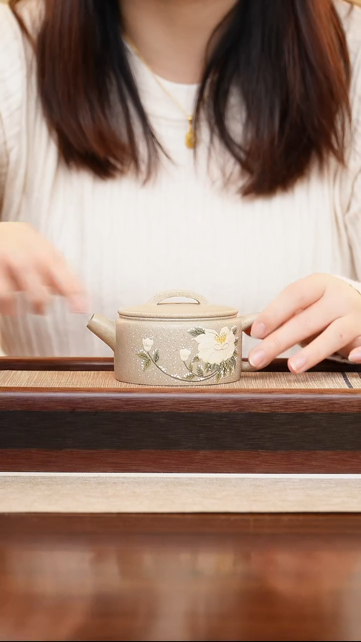 微霞白段泥绘汉瓦200cc宜兴手工紫砂壶