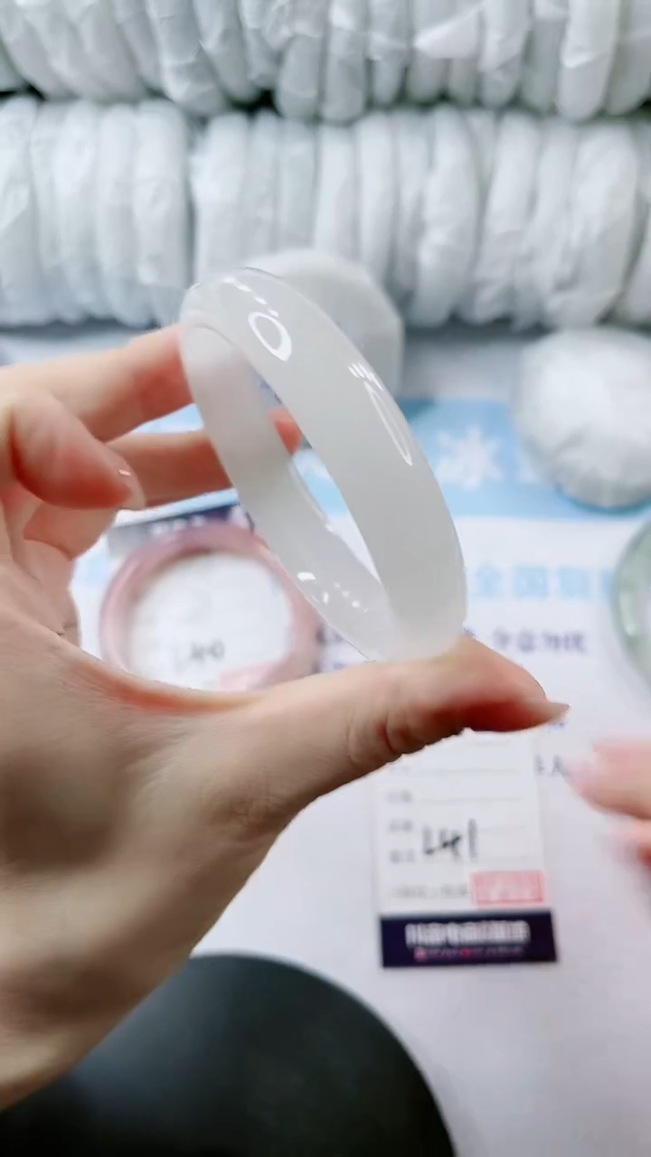【闪购商品】石英质玉手镯未镶嵌多样性发货L41