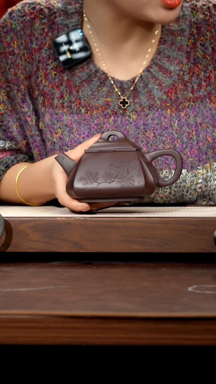 【闪购商品】紫砂茶壶紫泥*抽角大石瓢350cc左右