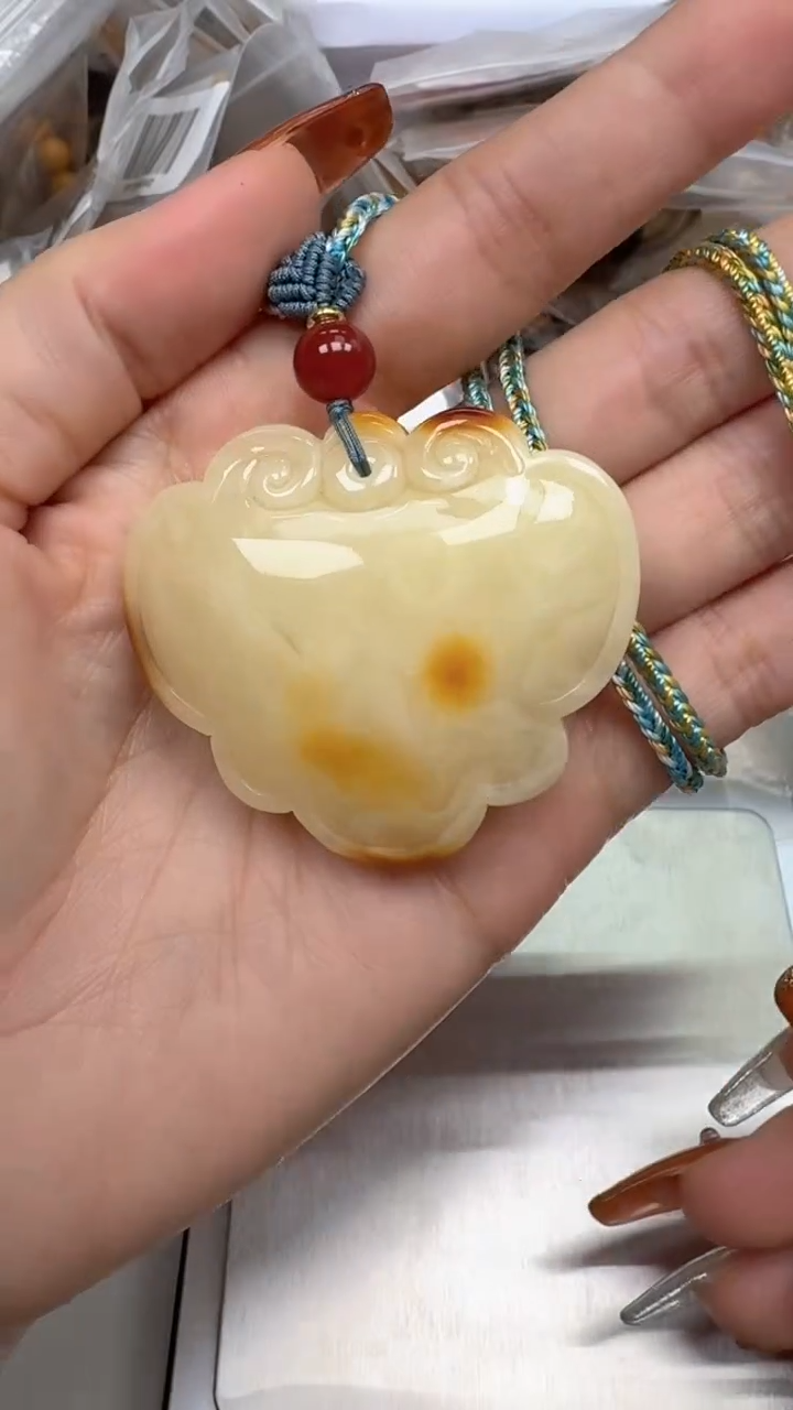 裸石琥珀未镶嵌如图