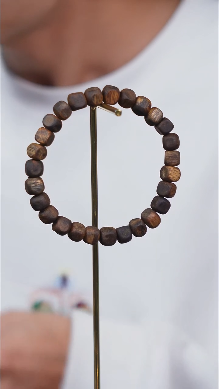 沉香手串SG025 海南莺歌绿棋楠8.5mm方糖单圈手串 多样性发其一