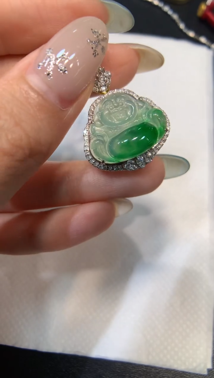 颈饰18K金镶嵌翡翠佛公