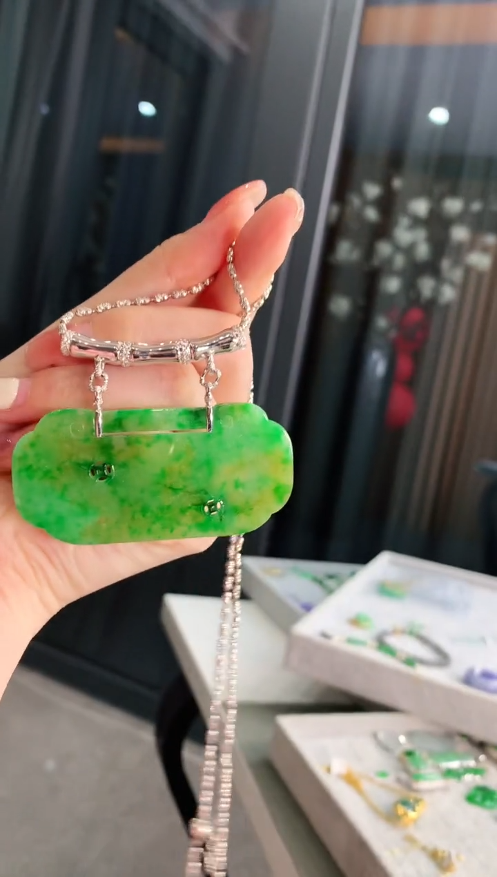 【闪购商品】翡翠吊坠(不含链)18K金镶嵌吊坠