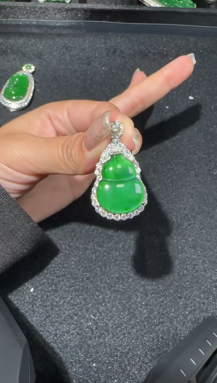 【闪购商品】翡翠吊坠(赠链)未镶嵌多样性发货拍一发一