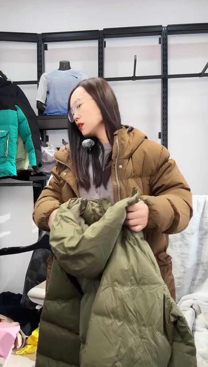 2542 闪购编码  运动卫衣裤以直播间过款为准 尺码  ·  