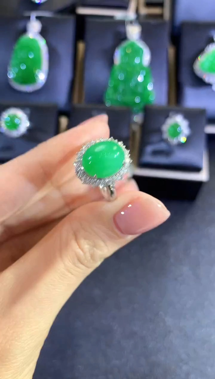 【闪购商品】翡翠戒指18K金镶嵌a133         